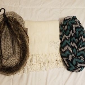 Bundle of 3 scarfs